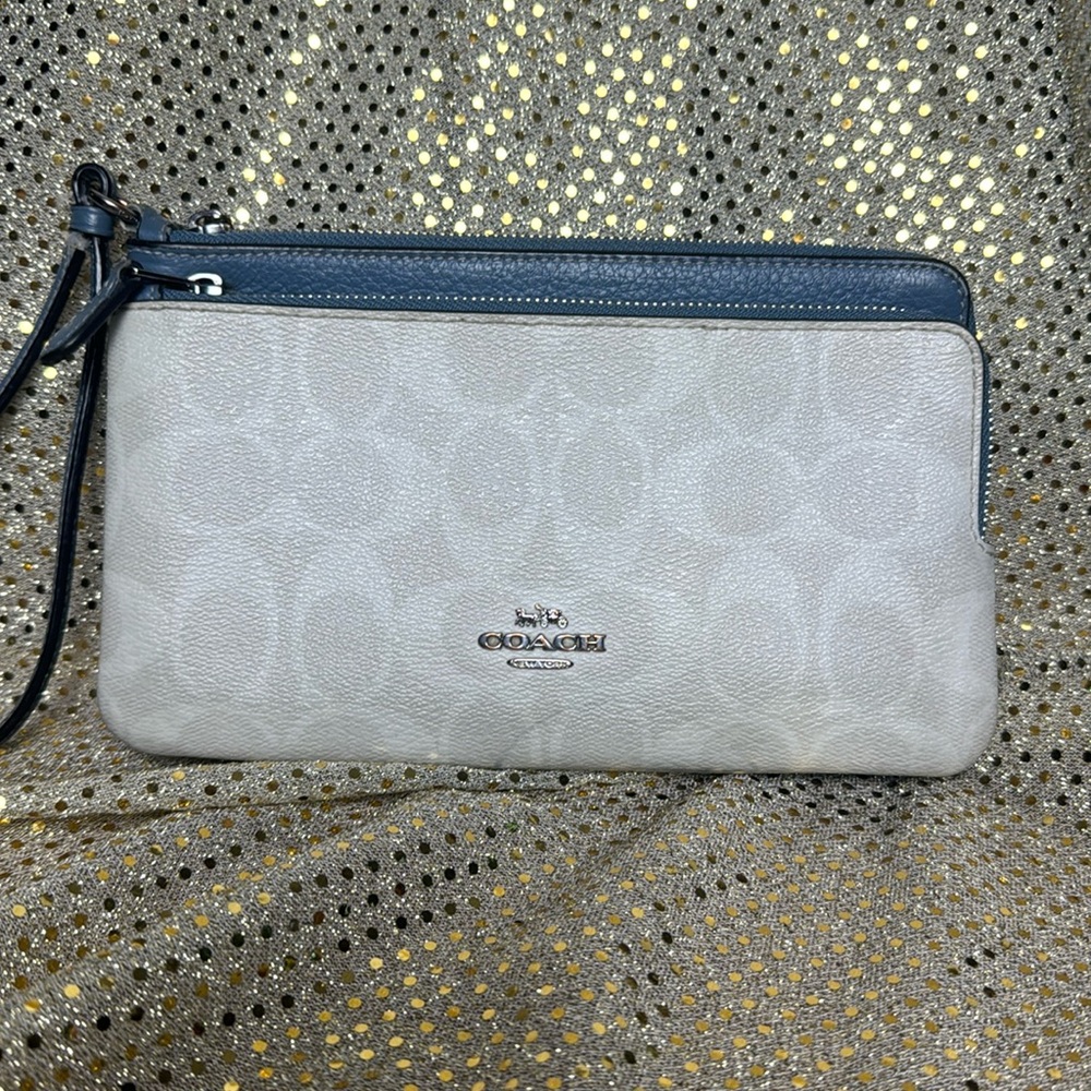 Coach Wristlit blue & creams leather purse - Picture 8 of 16